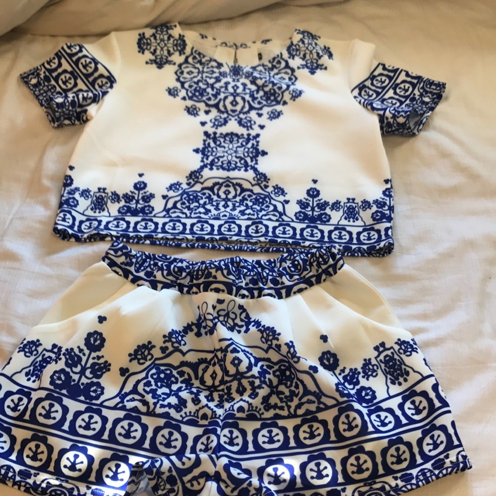 Two piece set - Picture 3 of 3